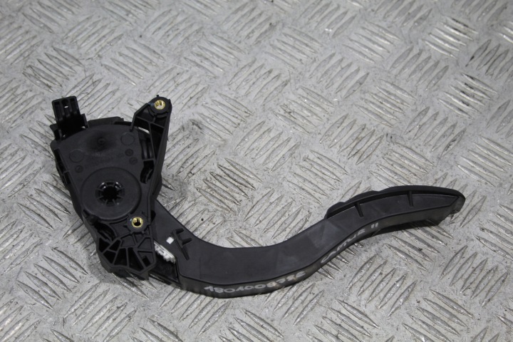 gázpedál RENAULT CAPTUR II 2 180100879R