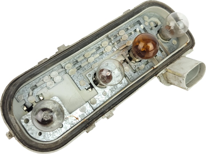 AUDI A4 B6 KOMBI platine porte ampoule feux arrière arrière gauche AVANT 8E9945257