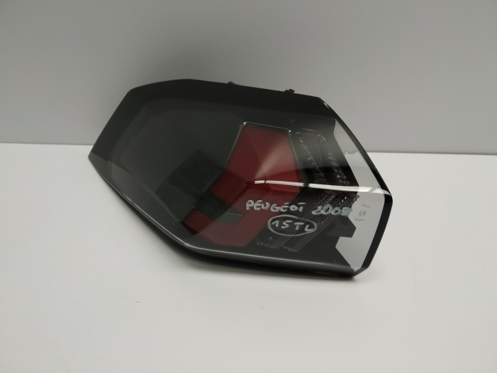 19+ Peugeot 2008 II light rear part left originál