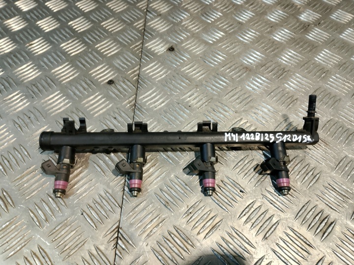 Rampe injection 8200135504 + WTRSYKI RENAULT CLIO III 3 1.6 B