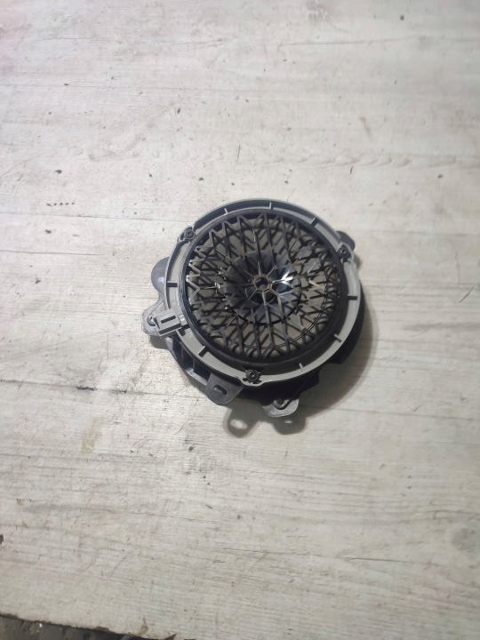 Peugeot 2008 II 2020 rear part side right speaker door tylnych