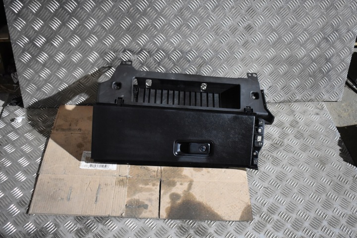 passenger compartment of the passenger PORSCHE TAYCAN 1