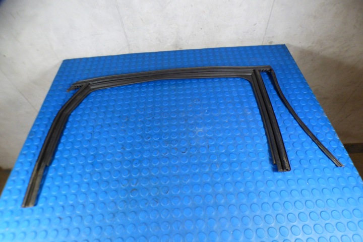 Joint ramki Portière Droit Arrière A2467350200 MERCEDES B-KLASA II W246