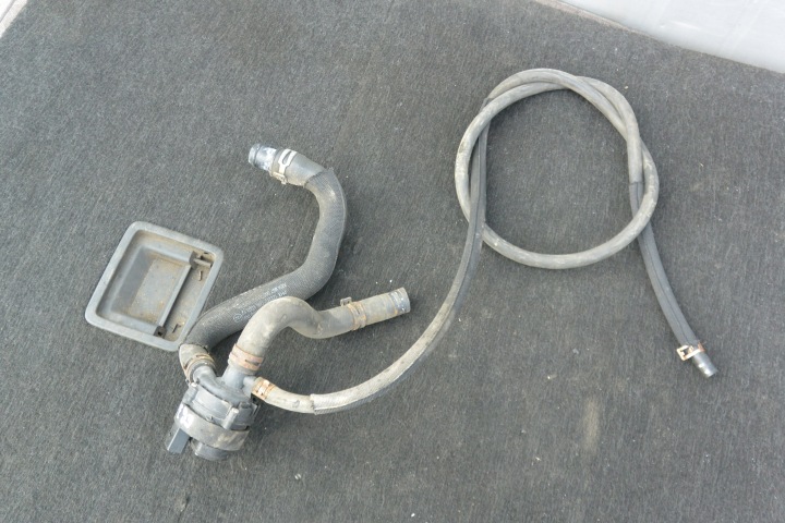 POMPA SUPPLEMENTARE TUBO FLESSIBILE D’ACQUA MERCEDES 6.3 AMG W212