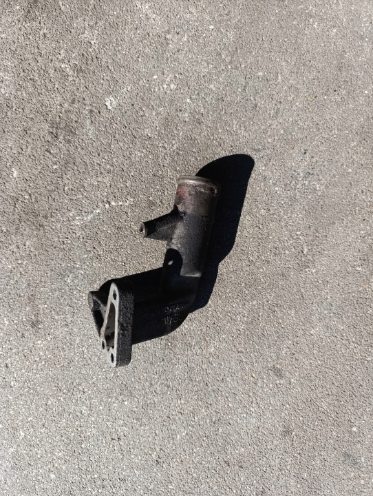 VW T5 2.5 TDI tubo Tubazione WODNY FLANGIA AXD AXE BNZ BPC 070121133B Danneggiato.