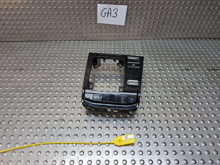 RÁM radiacej páky Kryt PANELU SRODKOWEGO JEEP COMPASS II 16- 60967999