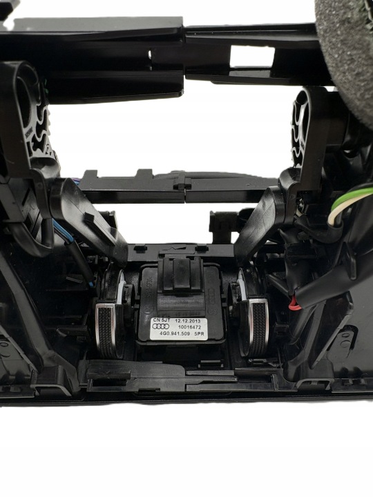 Luftutblås klimatanläggning mitt fram AUDI A6 S6 RS6 A7 RS7 4G1820951J 8