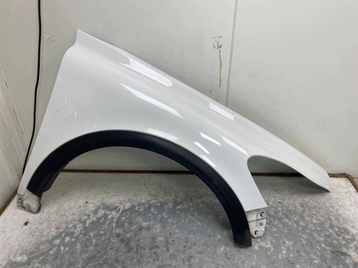 VOLVO C30 LIFT R-design complet aile droite avant avant blanc