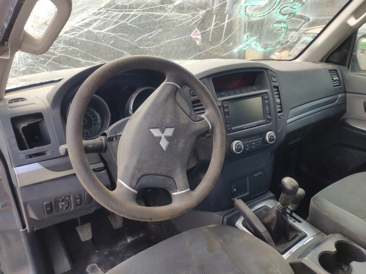 MITSUBISHI PAJERO 4 IV airbags dashboard console