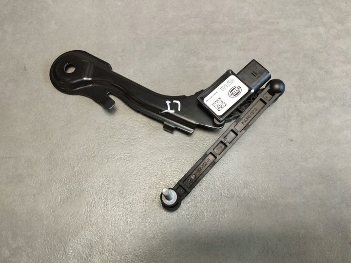 Audi A5 B10 sensor poziomowania of the lights left rear part 8B3941309A