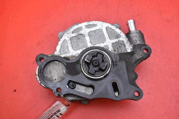 pump VACUM WAKUM 03L145100F VW PASSAT B7 2.0 TDI 140 KM 10-15
