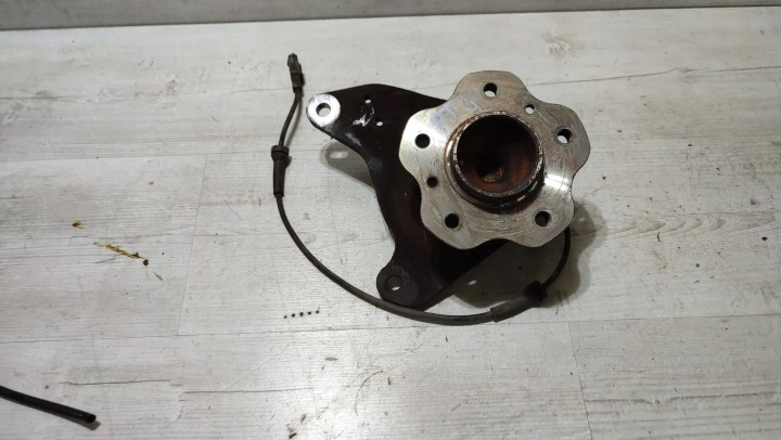Nissan Qashqai 16r 1.5dci rear part side right of the pivot wheels