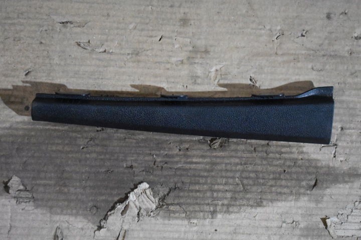 IDEALNA cover SLUPKA left PORSCHE MACAN 1