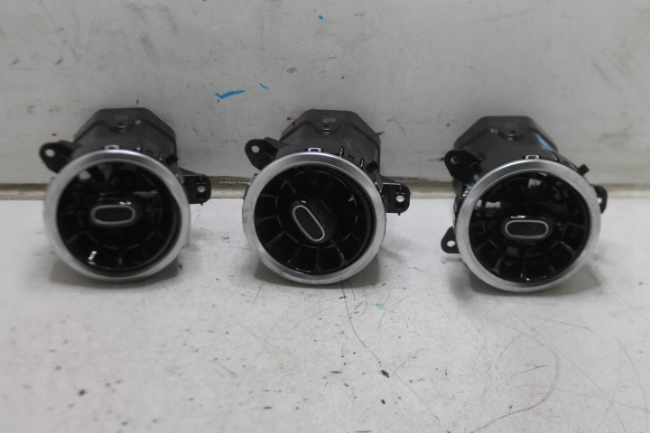 alimentation d'air grille console avant A17783063007 MERCEDES A classe W177 18