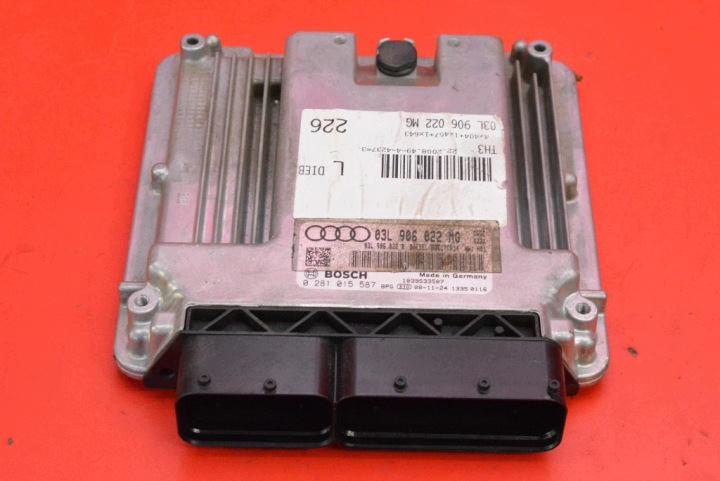 Bedienteil Computer DES MOTORS 03L906022MG 0281015587 AUDI A4 B8 2.0 TDI 120 KM