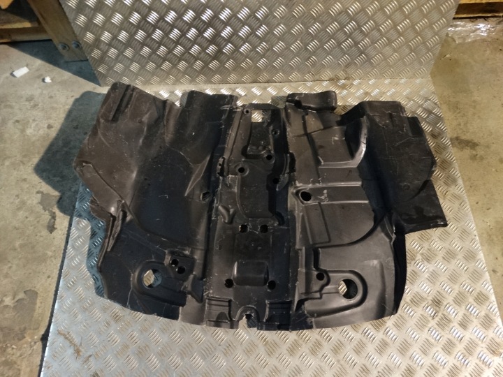 IDEALNE Insonorizzazione TUNELU MERCEDES W223 1