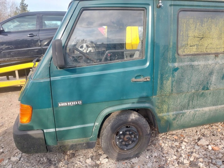 ajtó teljesen bal eleje MERCEDES-BENZ MB 100 W631