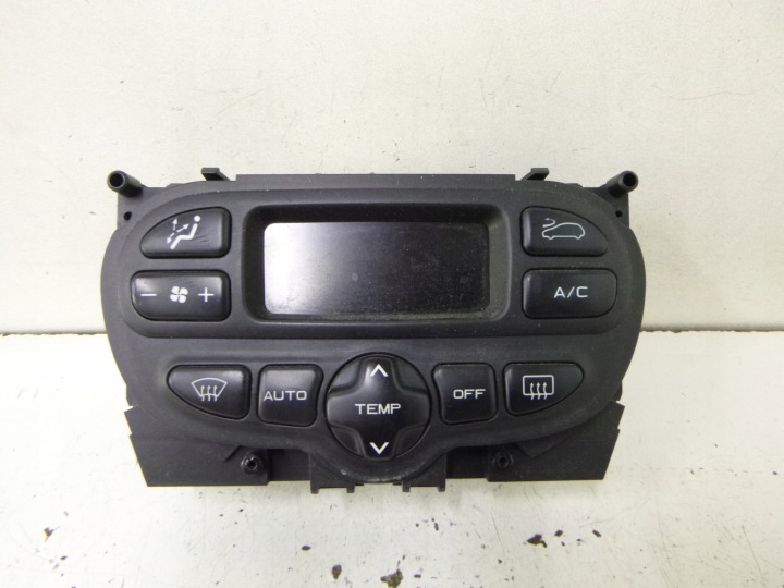 Panel of the air conditioning air conditioning devices Peugeot 307 04r.
