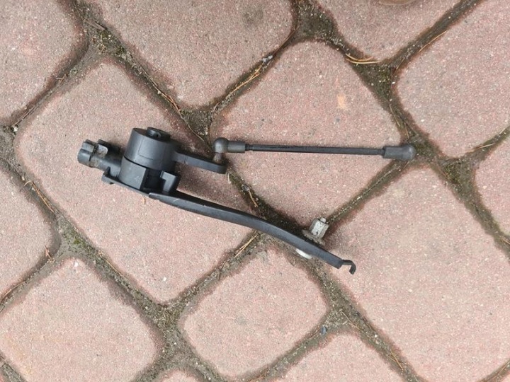 Sensor poziomica lichte Opel Insignia B 84084760