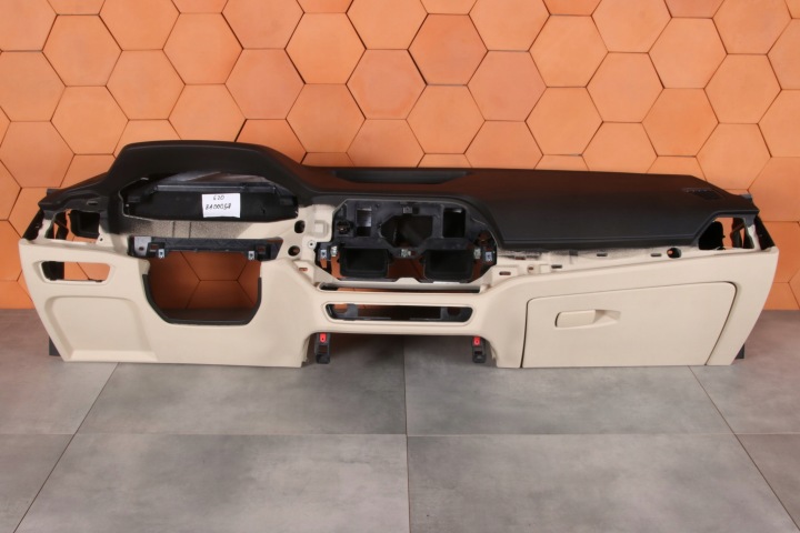BMW G20 G21 G22 G23 G26 original palubna doska konzola CANBERRABEIGE