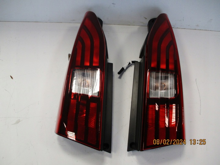 Licht PEUGEOT RIFTER COMBO BERLINGO auf Heckklappe 9820555280 9819427380