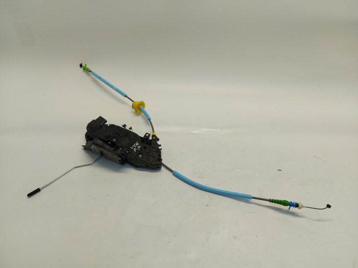 BMW U06 200i de la Serrure Portière Avant Droite 7956148