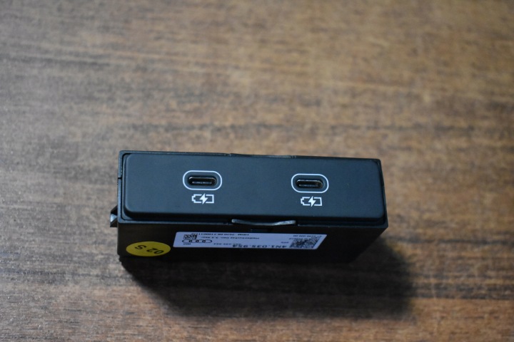 IDEALNY PANEL ZLACZE USB-C X2 PORSCHE AUDI 1