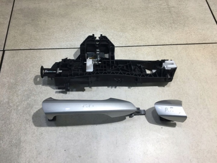Poignée Externe Droite Arrière MERCEDES W176 FL A2047600270