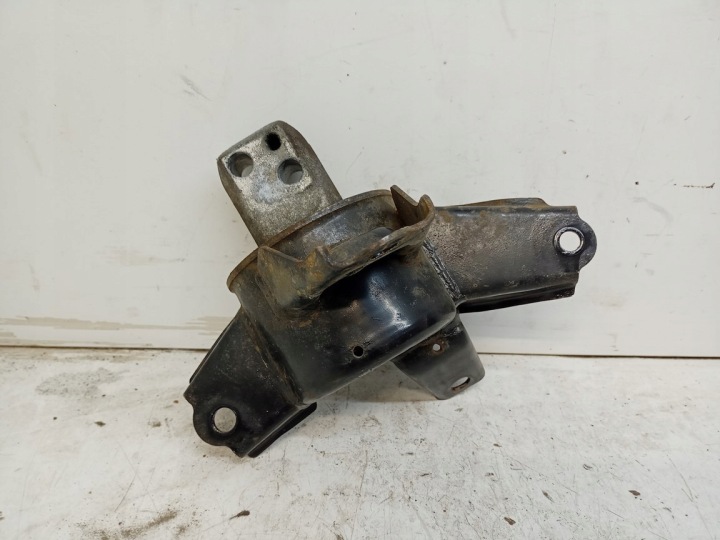 KIA CEED HYUNDAI I30 engine mount 1,4 1,6 2006-12R