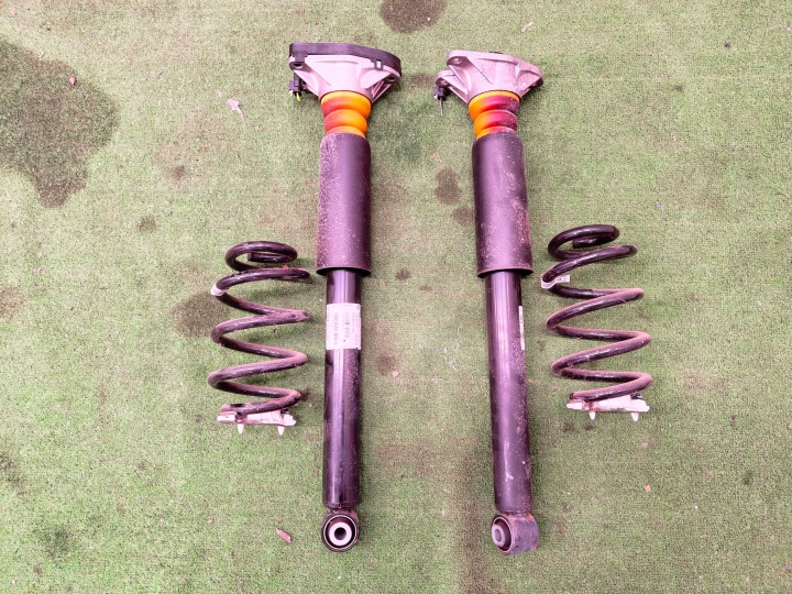 MINI F54 LCI Stoßdämpfer heck 6886486