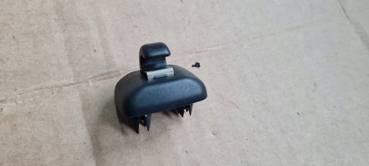 Q3 83A úchyt držiak DASZKA 8W0857562A SLINE A4 B9 8W A5 8W