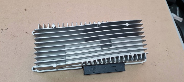 Q5 8R pojačalo RADIA AUDIO 8R0035223F A4 B8 A5 8T