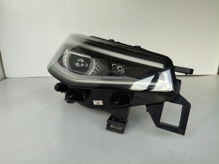 far desna REFLEKTOR VW ID4 11A 21- FULL LED