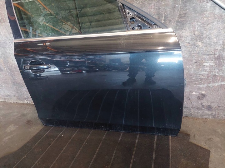 dveře kompletní pravý předek AUDI A4 B8 LZ9Y SEDAN KOMBI