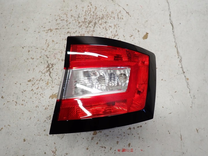 Feux phare Arrière Arrière Droit SKODA FABIA III KOMBI 2014- 6V9945096