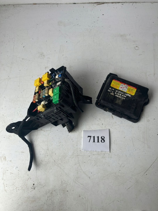Kasten der Sicherungen PEUGEOT 208 2008 9671924480