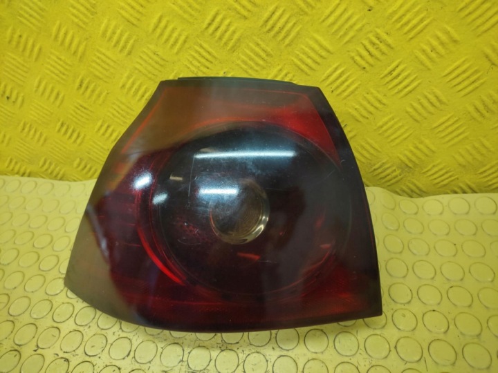 VW GOLF V Feux phare Gauche Arrière 1K6945095G