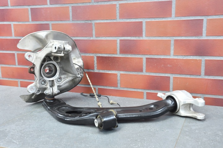 swing right front front arm of the pivot BMW 2 U06 6890172 30123km