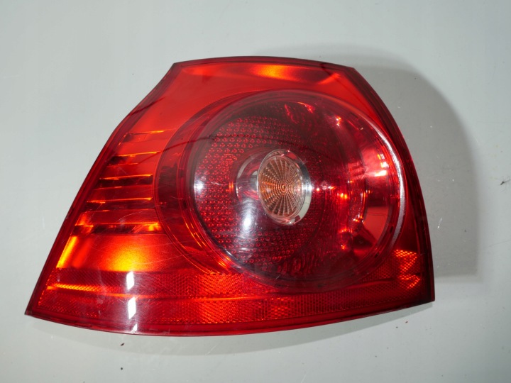 Licht hinten links VW GOLF V H/B 1K6945095E