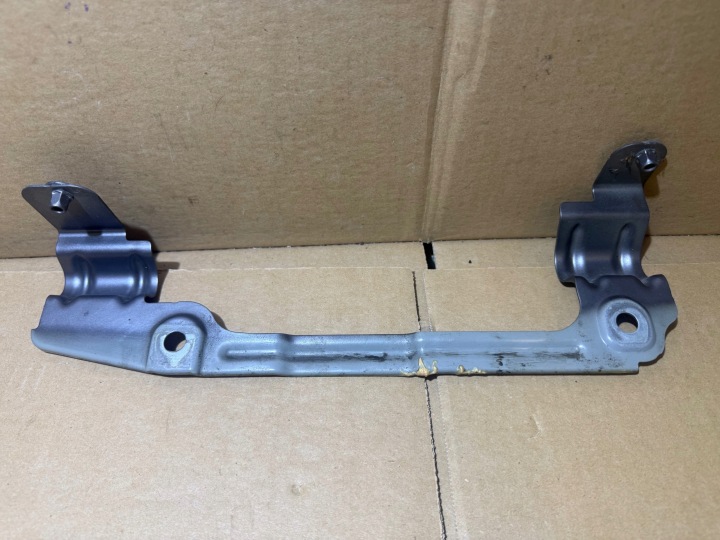 AUDI A6 C8 LZ7F Stütze Halter Halter des Kotflügels rechts vorne 4K0821168