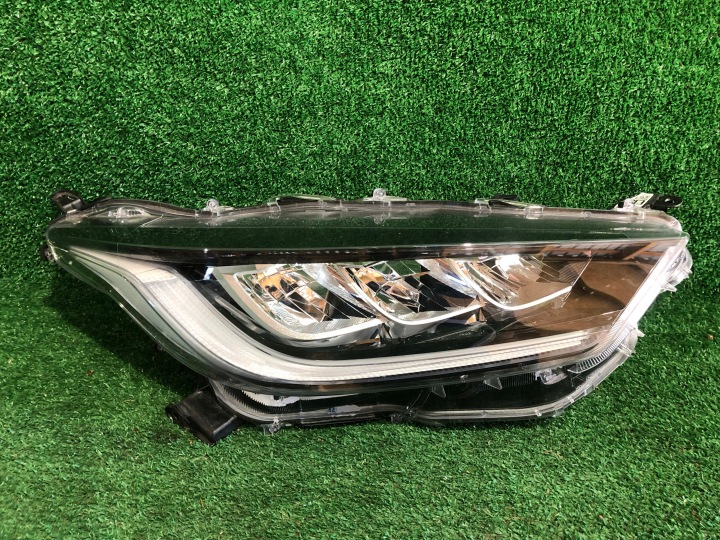 REFLEKTOR right TOYOTA YARIS IV FULL LED