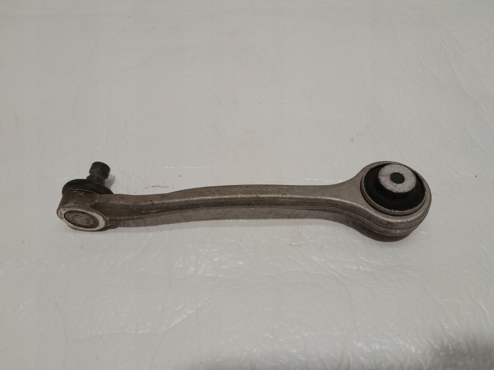 AUDI A4 B9 LIFT arm right front 8W0407510A