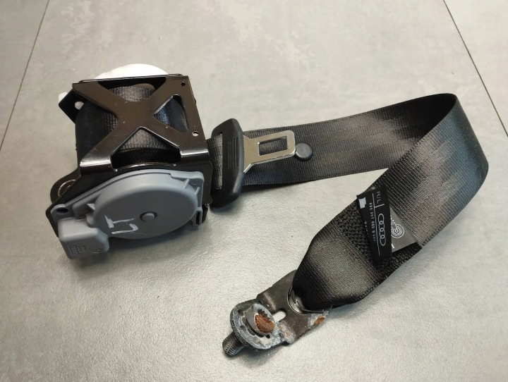 Audi A1 8X Ceinture de sécurité avant Gauche Arrière 8X0857805D