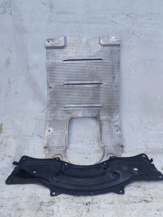 FORD FOCUS MK4 erösítés konzola fedél TERMICZNA