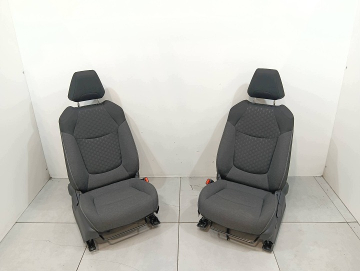 seats left right front GRZANE KPL Toyota Corolla XII (2018-) E21