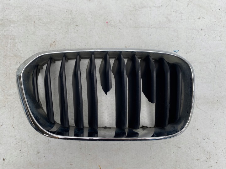 BMW 1 F20 F21 maska maska Ladvinka pravá CHROM 7371748