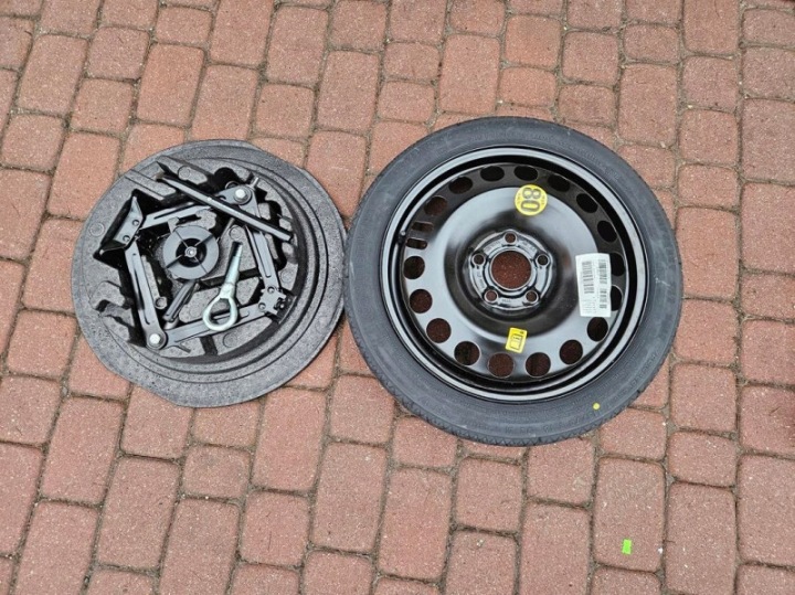 mandatory vehicle equipment wheels spare tyre spare spare running board Opel Meriva B