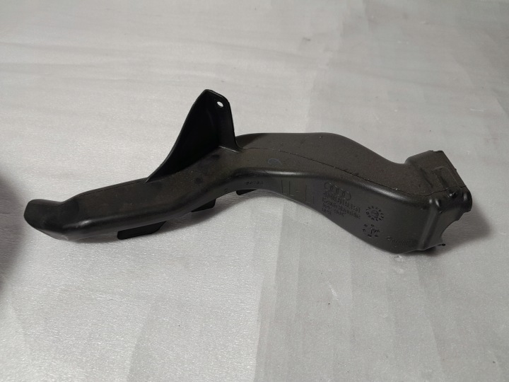 AUDI Q8 4M air duct air line 4M8819151