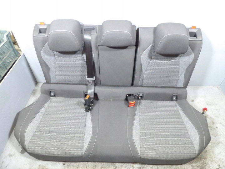 SKODA SUPERB IV 4 KOMBI sedacka sedačka záď PODGRZEWANA