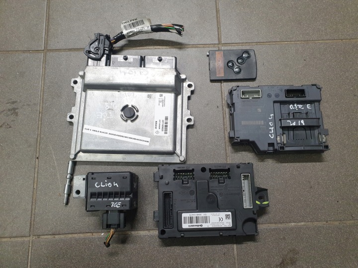 Computer ZESTAW STARTOWY 0.9 TCE RENAULT CLIO 4 IV 237102982S